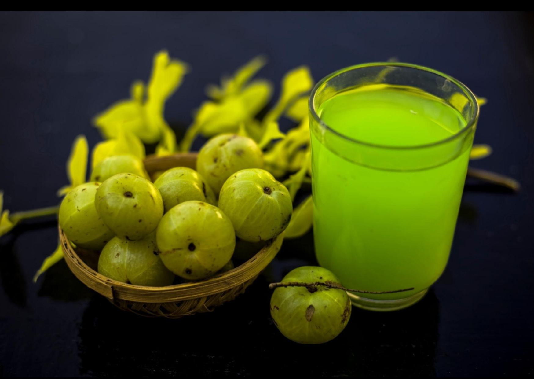 रात को आंवला जूस पीने के फायदे और साइड इफेक्ट्स – एक विस्तृत जानकारी